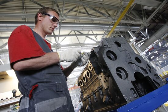 Line of processing cylinder block's head at KAMAZ plant