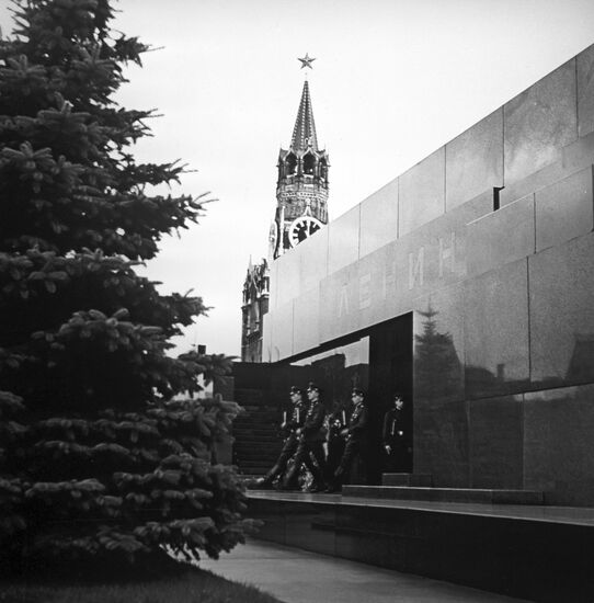 Changing of guard of honor at Vladimir Lenin's Mausoleum