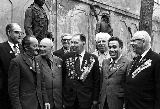 Italian Liberation Committee members and Soviet veterans