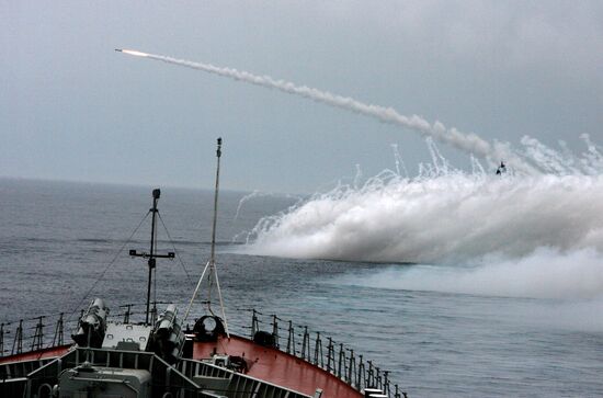 Joint sailing of various fleets' vessels in Primorye