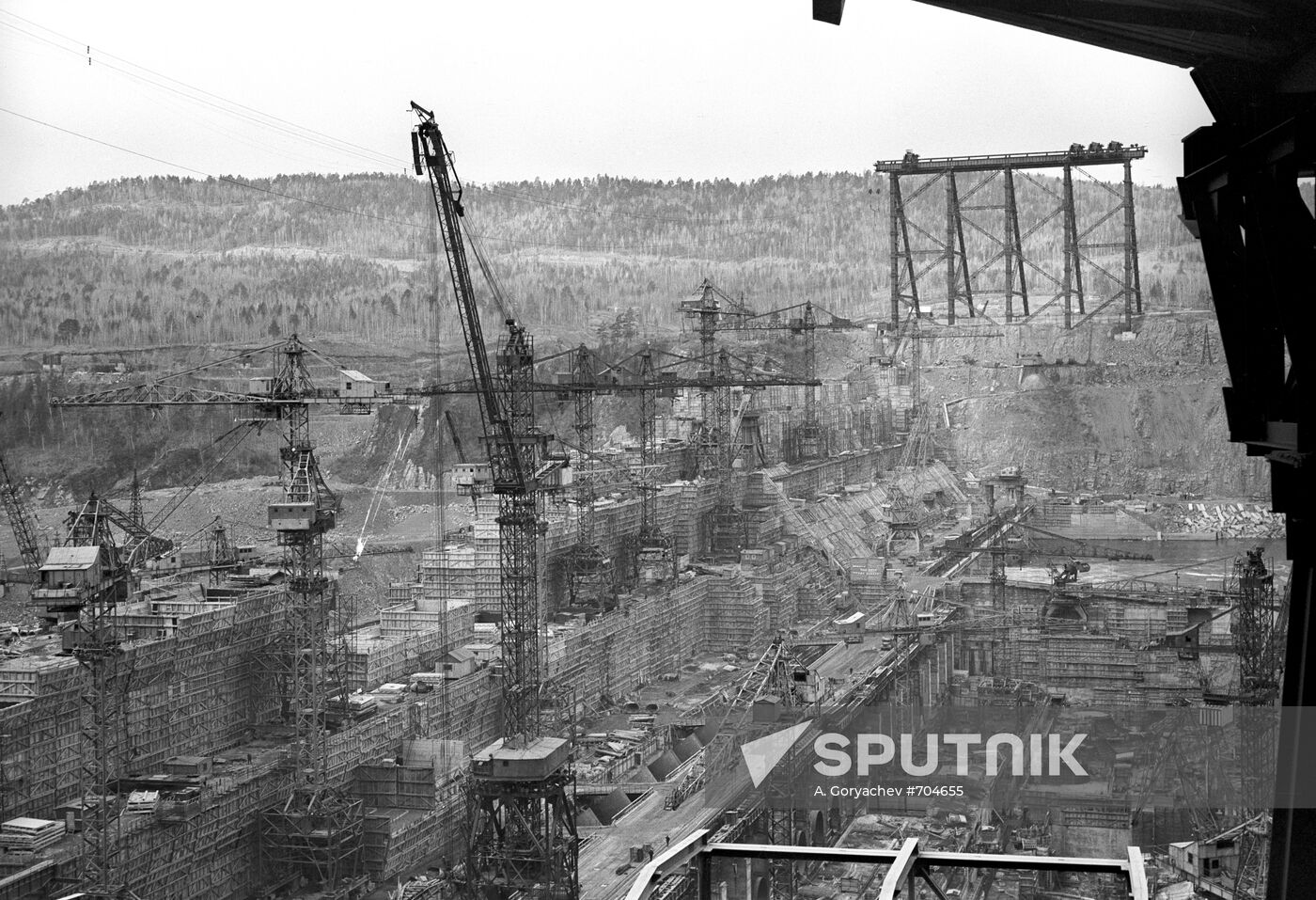 Construction of Krasnoyarsk hydro-power plant