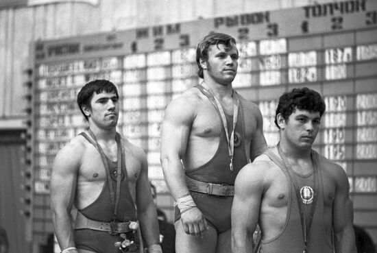 Weight tlifters David Rigert, Vasily Kolotov, Sergei Poltoratsky