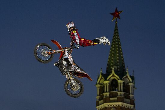 Freestyle Motocross. Red Bull X-Fighters 2010