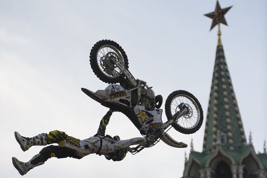 Freestyle Motocross. Red Bull X-Fighters 2010