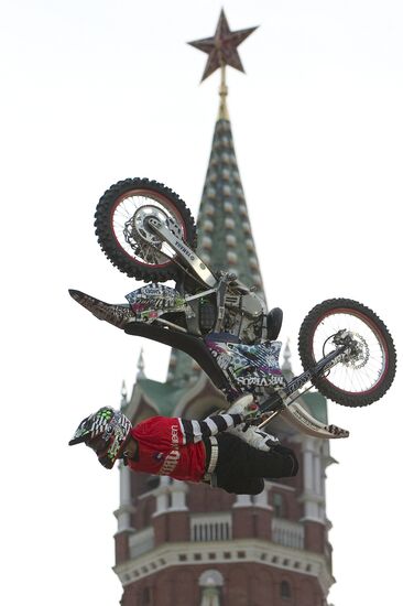 Freestyle Motocross. Red Bull X-Fighters 2010