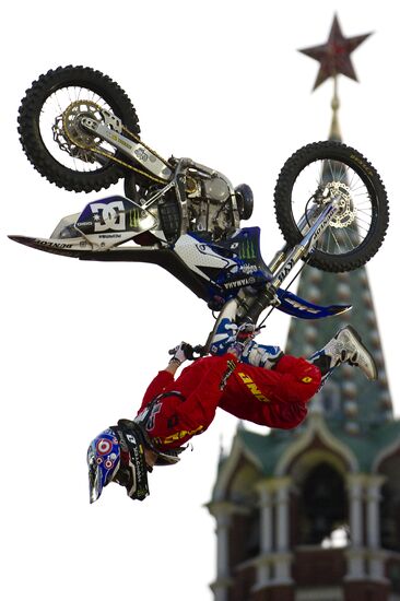 Freestyle Motocross. Red Bull X-Fighters 2010