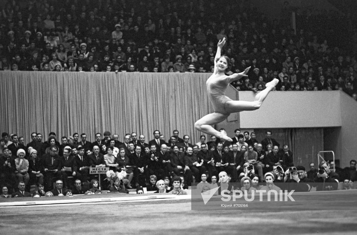 Lyudmila Turishcheva at 1971 USSR gymnastics cup