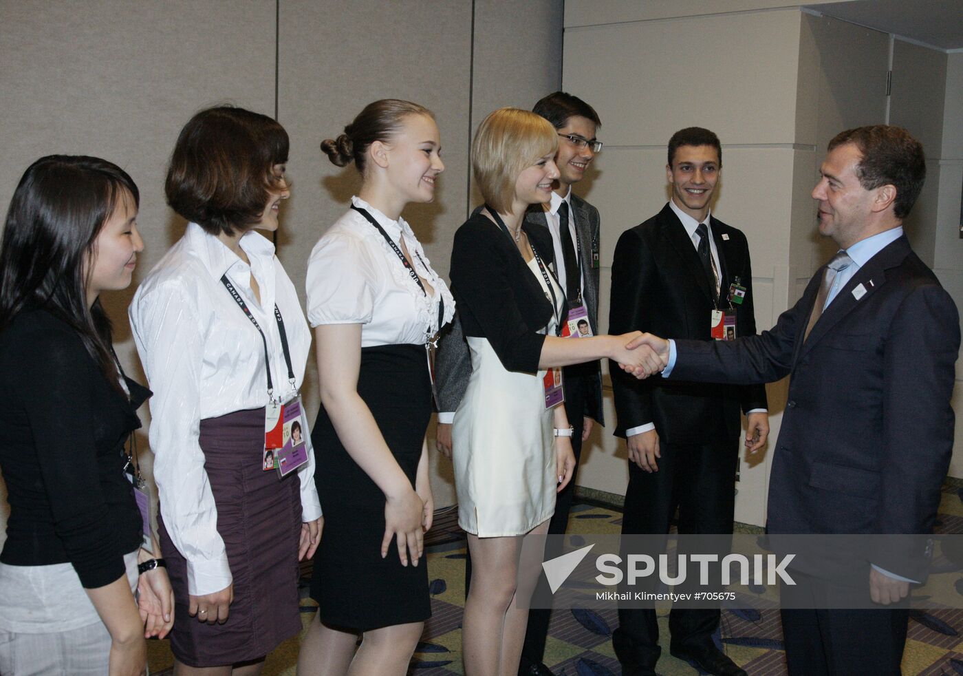 Dmitry Medvedev meets with G8 Youth Summit delegates
