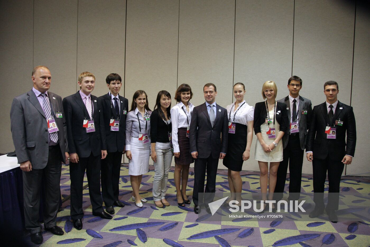 Dmitry Medvedev meets with G8 Youth Summit delegates