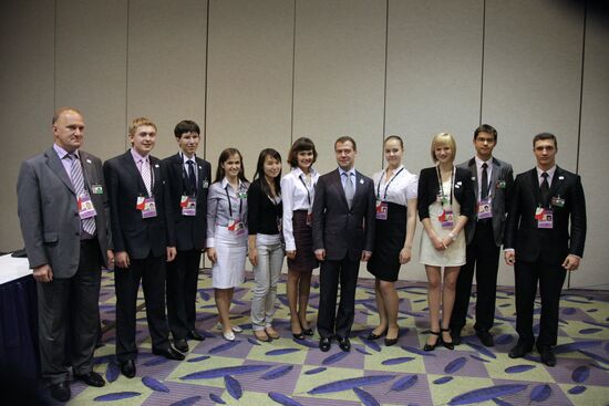 Dmitry Medvedev meets with G8 Youth Summit delegates