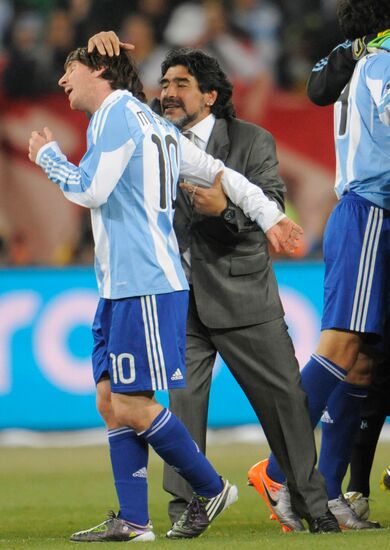 Lionel Messi, Diego Maradona