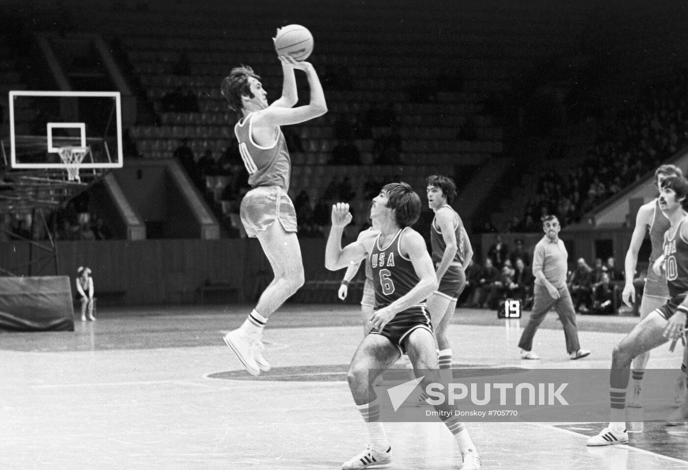 Match between Soviet and U.S. national basketball teams