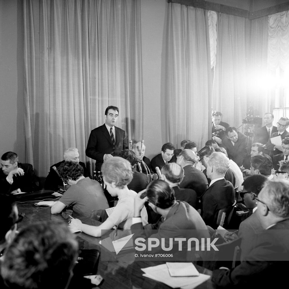 Press conference of French Communist party delegation