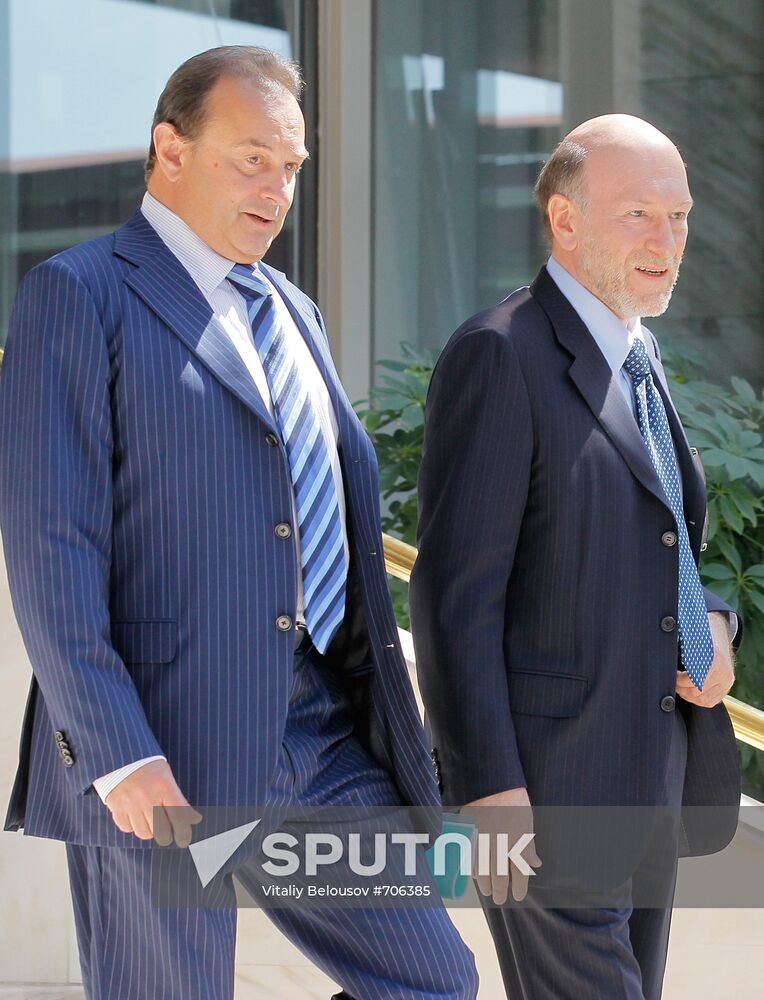 Vladimir Strzhalkovsky and Alexander Voloshin