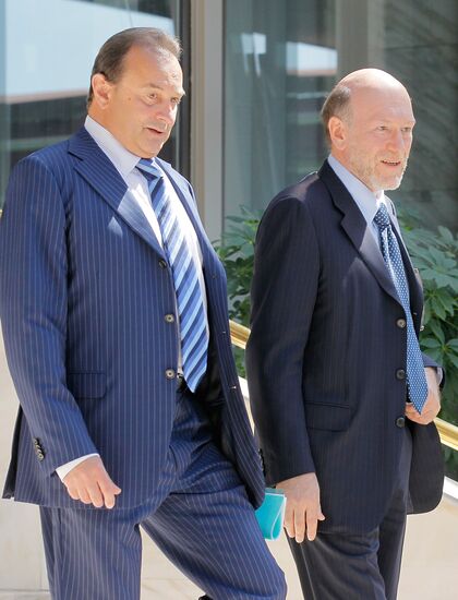 Vladimir Strzhalkovsky and Alexander Voloshin