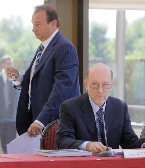 Vladimir Strzhalkovsky and Alexander Voloshin