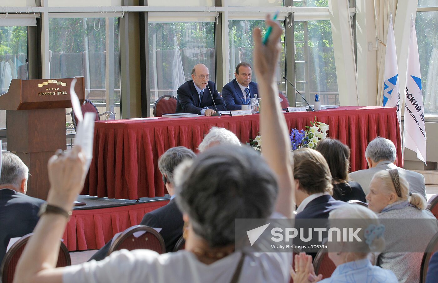 Vladimir Strzhalkovsky and Alexander Voloshin