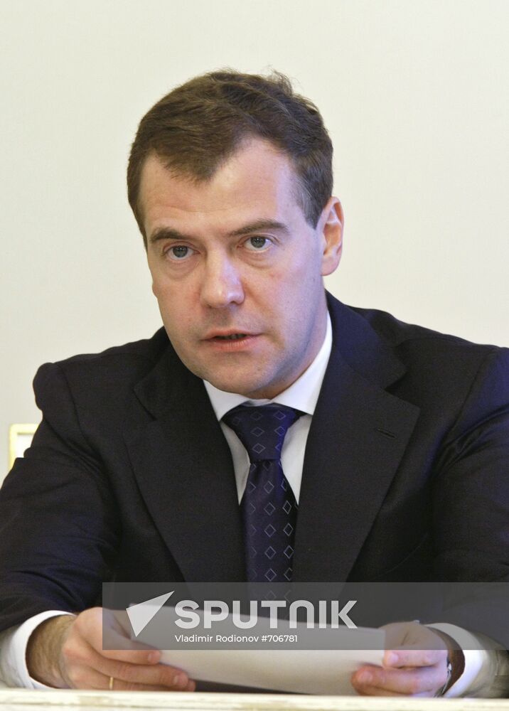 Dmitry Medvedev chairs meeting on budget policy for 2011-2013