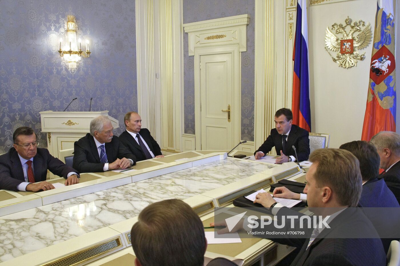 Dmitry Medvedev chairs meeting on budget policy for 2011-2013