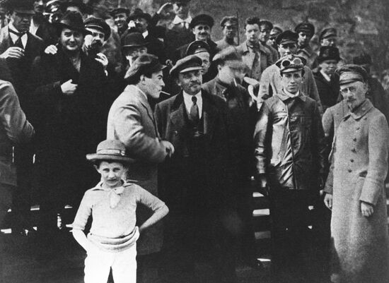 Vladimir Lenin at a compulsory universal education troops event