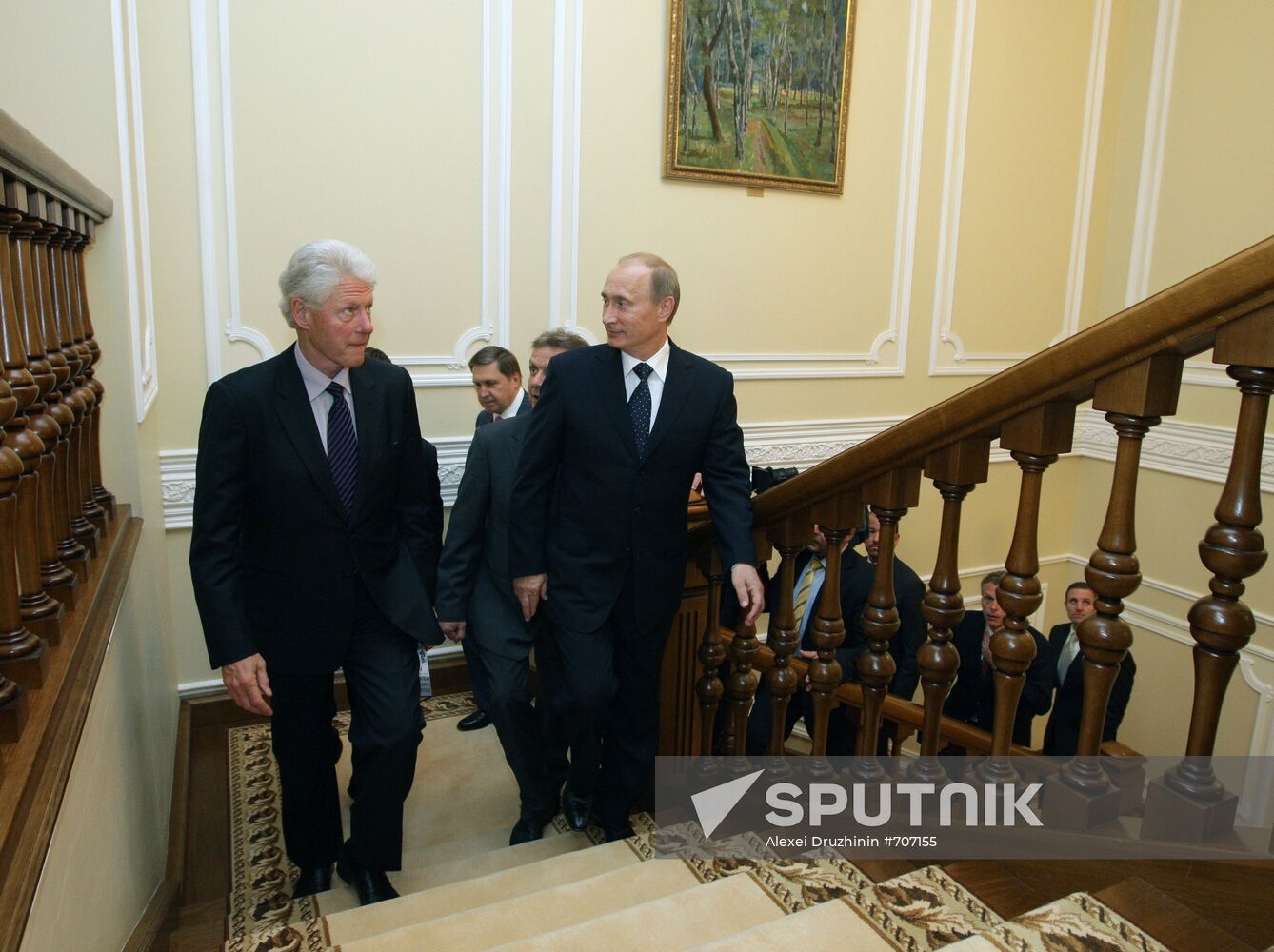 Vladimir Putin meets with Bill Clinton