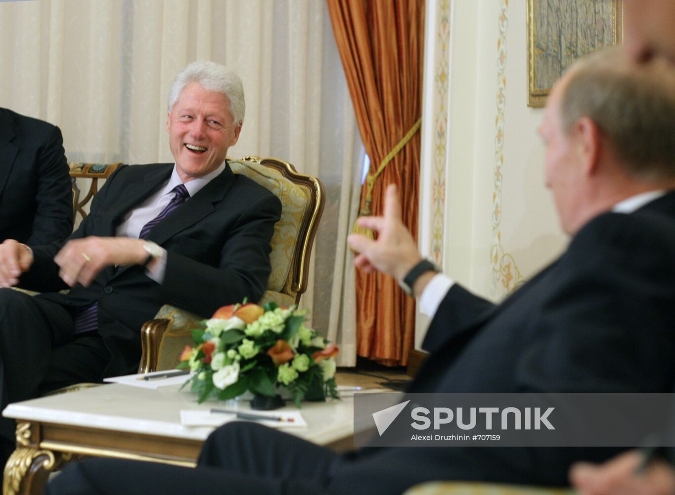 Vladimir Putin meets with Bill Clinton