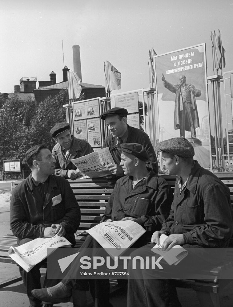 Rolling mill workers at Moscow Metallurgical Plant Serp i Molot ("sickle and hammer")