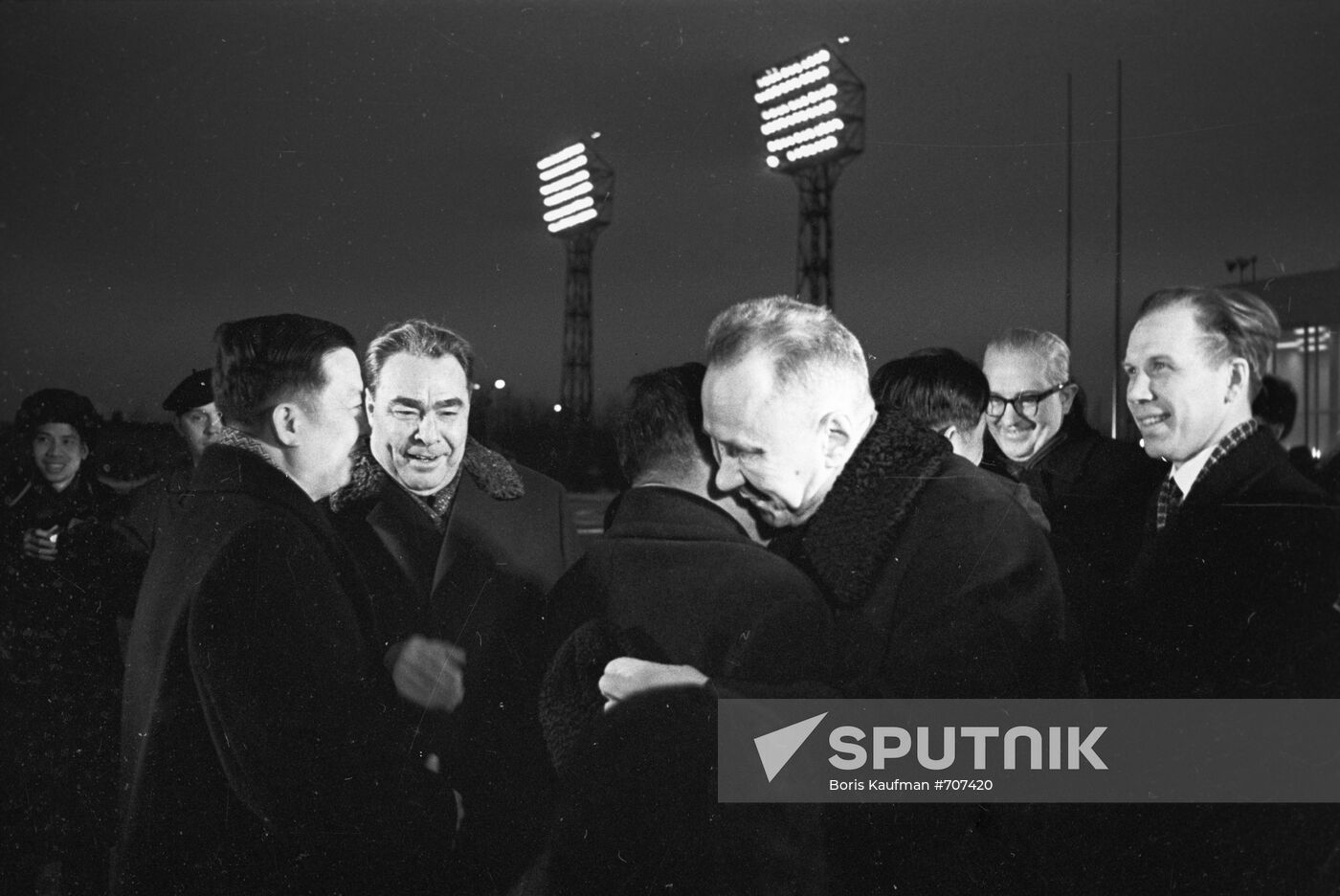 Leonid Brezhnev, Alexei Kosygin, and Yuri Andropov, Lê Duẩn