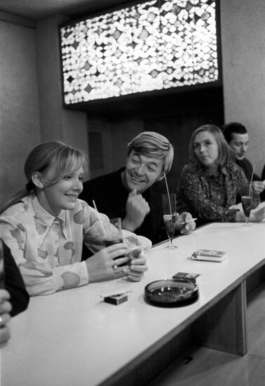 Lyudmila Savelyeva and Alexander Zbruyev in café