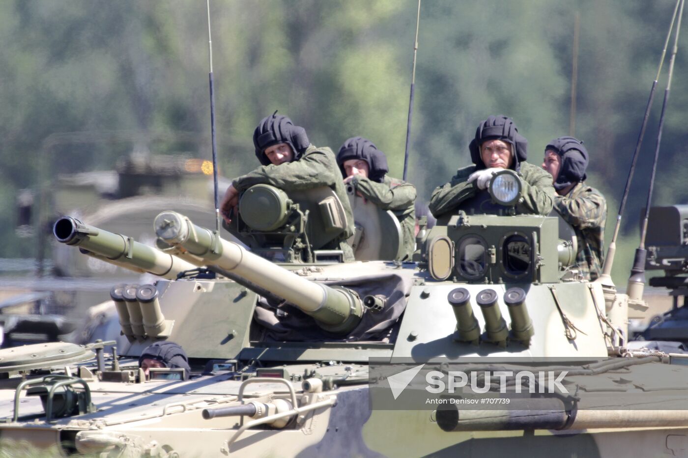 T-80U battle tanks