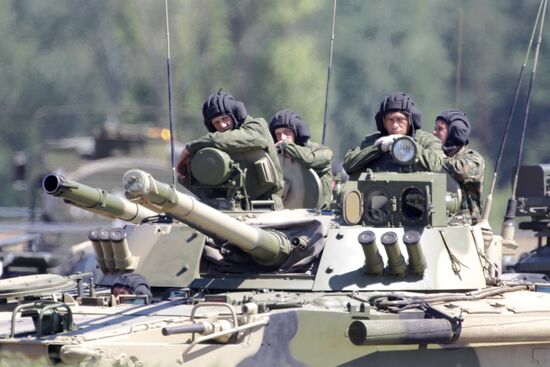 T-80U battle tanks