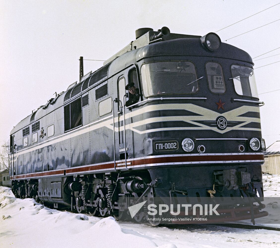 First Soviet passenger turbine-powered engine