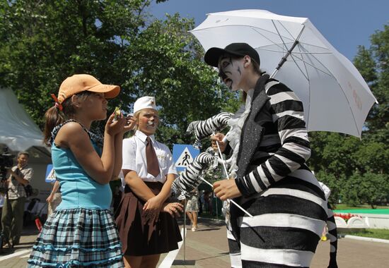"Safe zebra crossing" rally participants