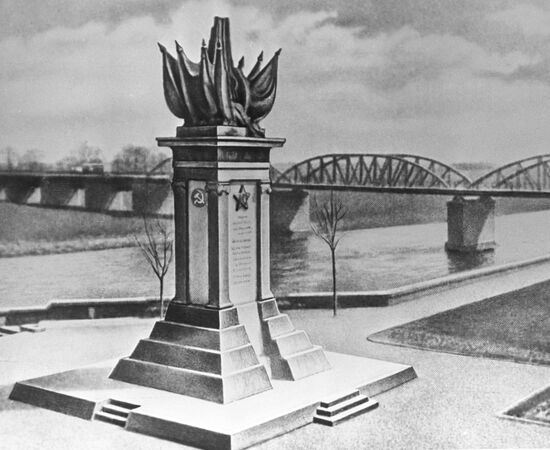 "Encounter at the Elbe" monument