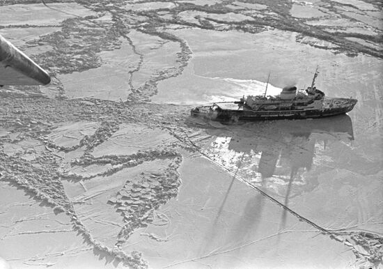 Icebreaker "Moskva" en route to Port of Nogayevo
