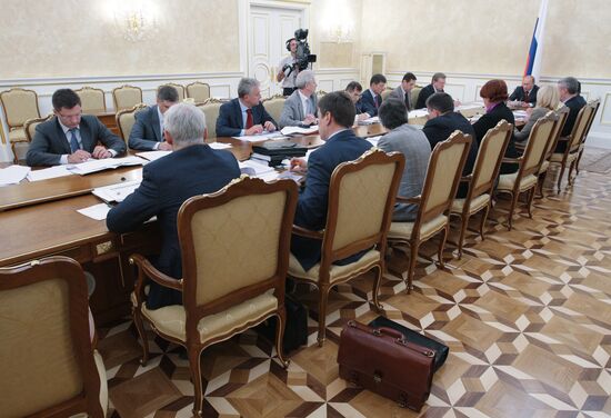 Vladimir Putin conducts government meeting