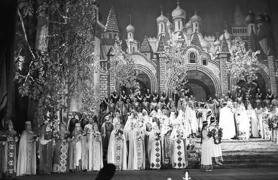 Latvian State Opera and Ballet Theater actors and singers
