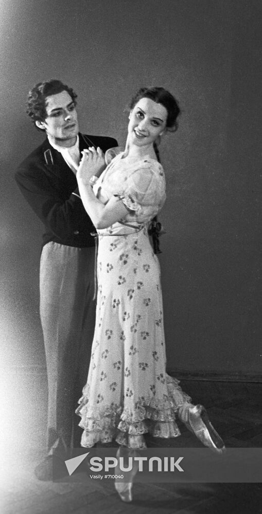 Ballet dancers Ninel Kurgapkina and Rostislav Kuznetsov