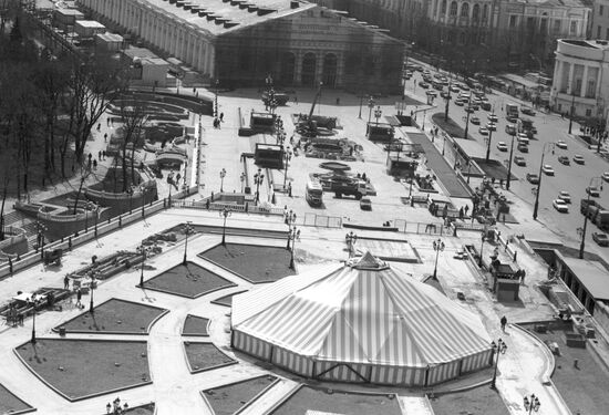 Construction of shopping mall "Okotny Ryad" in Manege Square