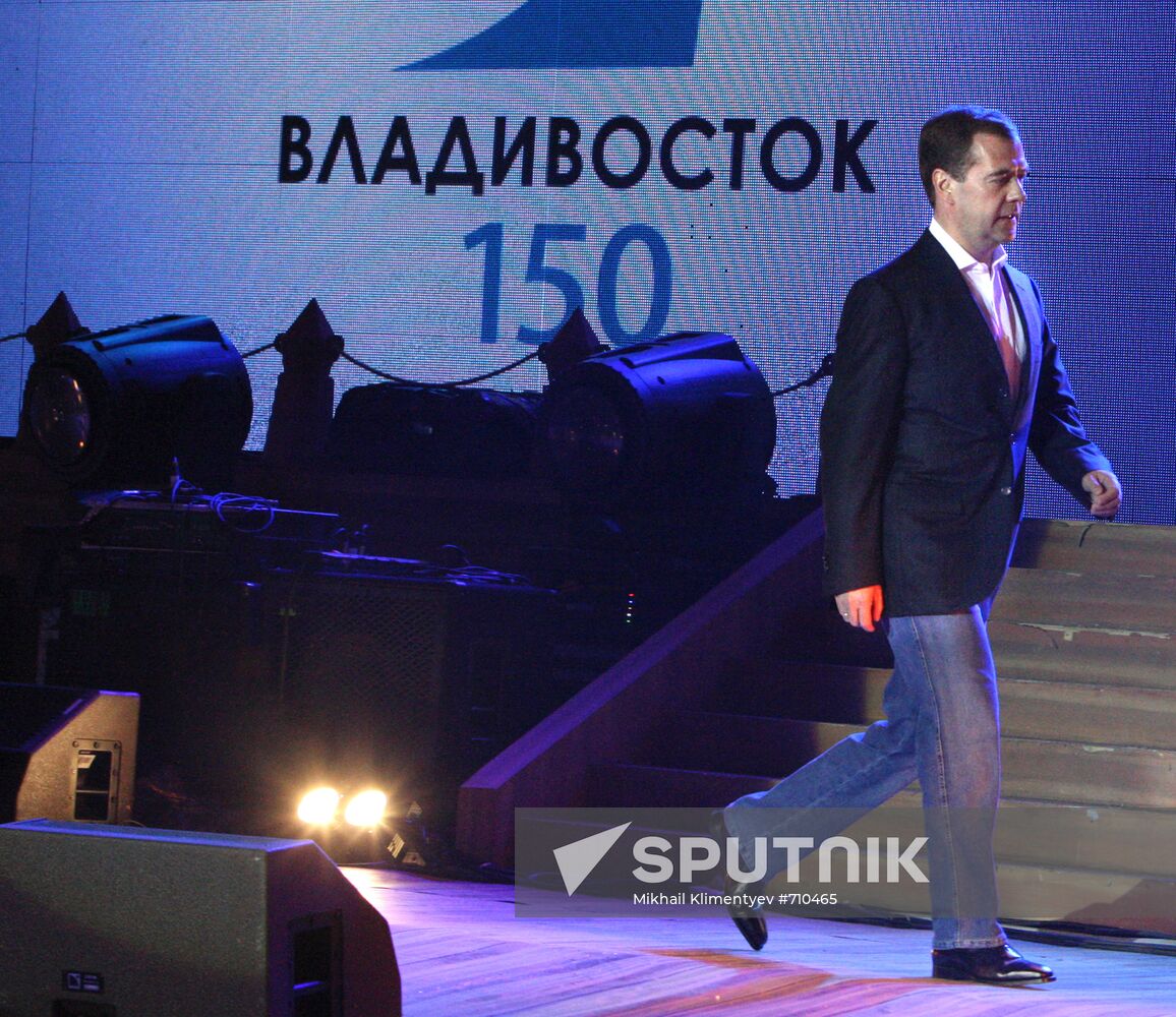 Dmitry Medvedev visits Vladivostok during tour to Far East