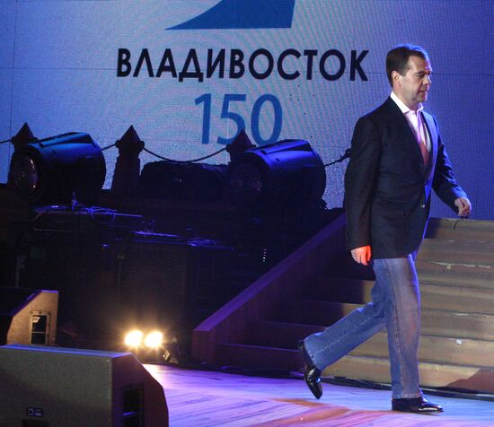Dmitry Medvedev visits Vladivostok during tour to Far East