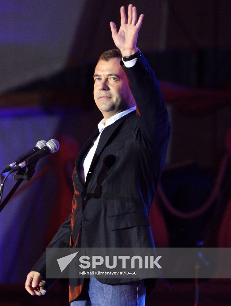 Dmitry Medvedev visits Vladivostok during tour to Far East