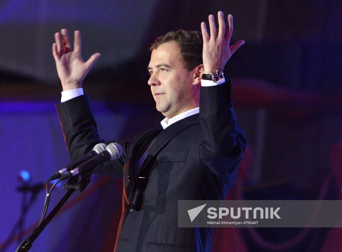 Dmitry Medvedev visits Vladivostok during tour to Far East