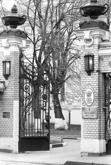 Carved gate of house on Vorontsovo Field Street
