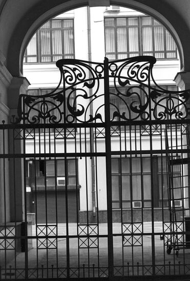 Grid of gate of house on Bolshoy Cherkassky Lane