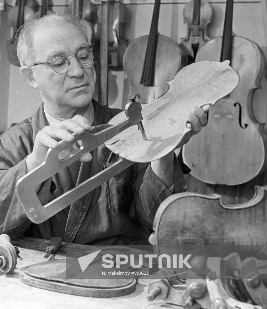 Violin maker Nikolai Frolov