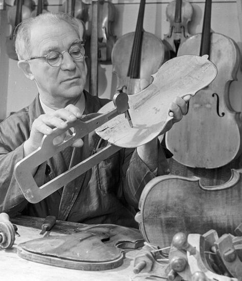 Violin maker Nikolai Frolov