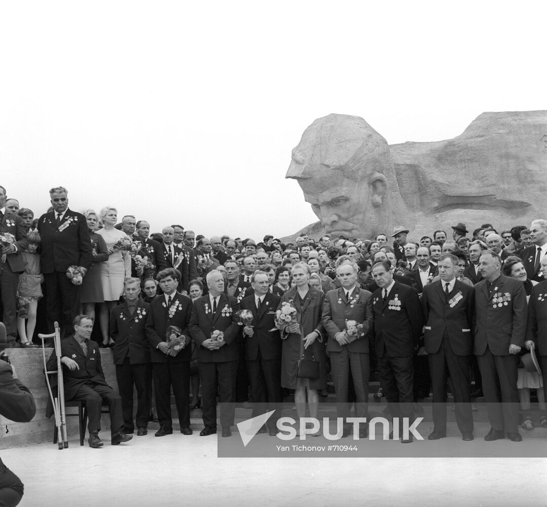 Opening ceremony of Memorial Brest Fortress is a Hero.