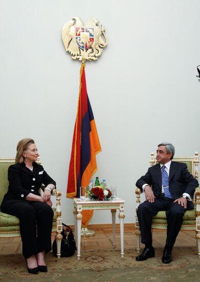 Hillary Clinton, Serzh Sargsyan