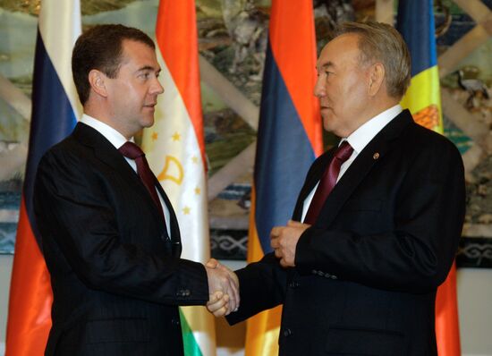 Dmitry Medvedev attends EurAsEC summit in Astana
